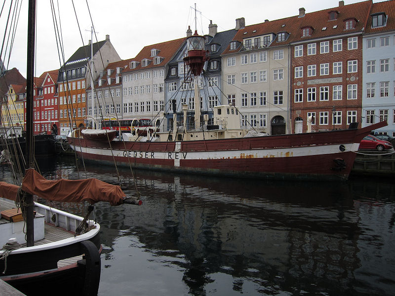 01_boats_and_buildings.jpg