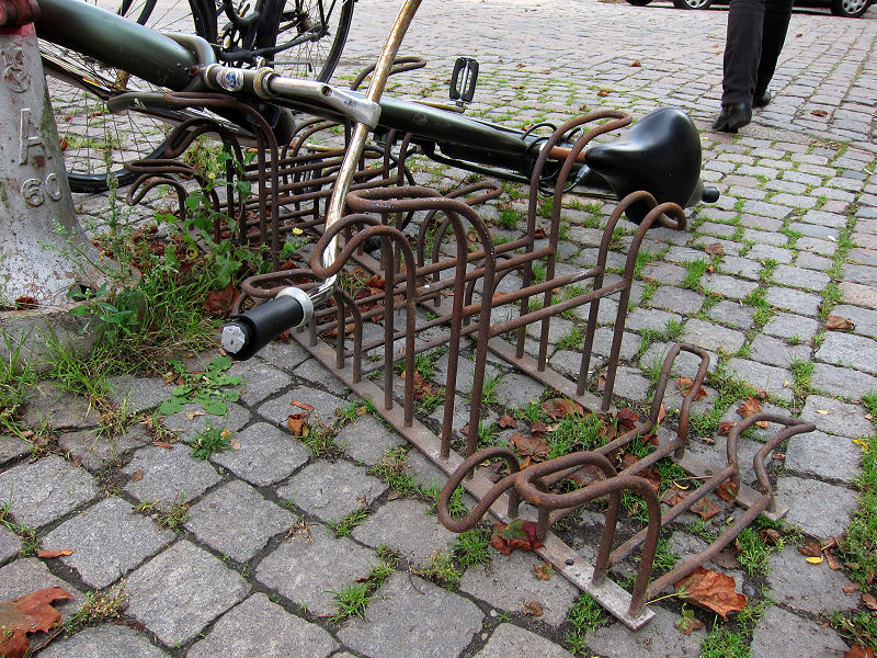 05_who_needs_a_bicycle_stand.jpg