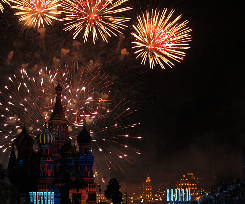 02_St_Basils_with_fireworks.jpg