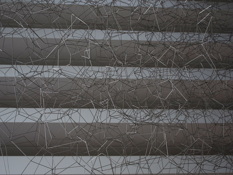 02_large_metal_pole_sculpture_hanging_in_the_huge_cieling_of_the_Marina_Bay_Sands.jpg
