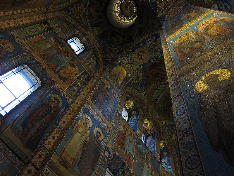 04_mosaics_everywhere_inside_the_church_of_spilt_blood.jpg  