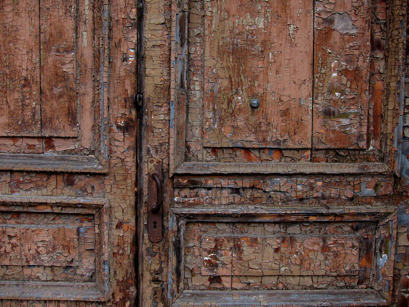 06_nicely_weathered_door.jpg  