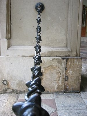 spiky%20chain.jpg