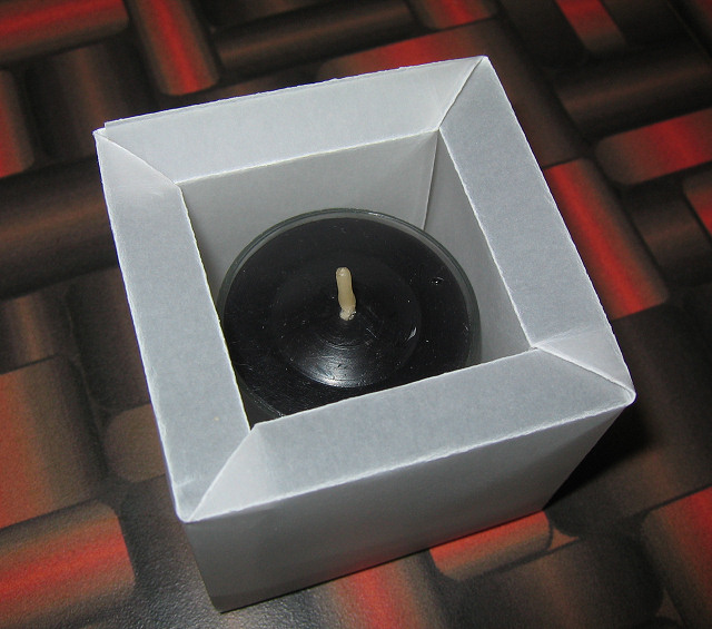 masu_002_A4_in_stiff_tracing_paper_holds_a_tea_light_candle.jpg